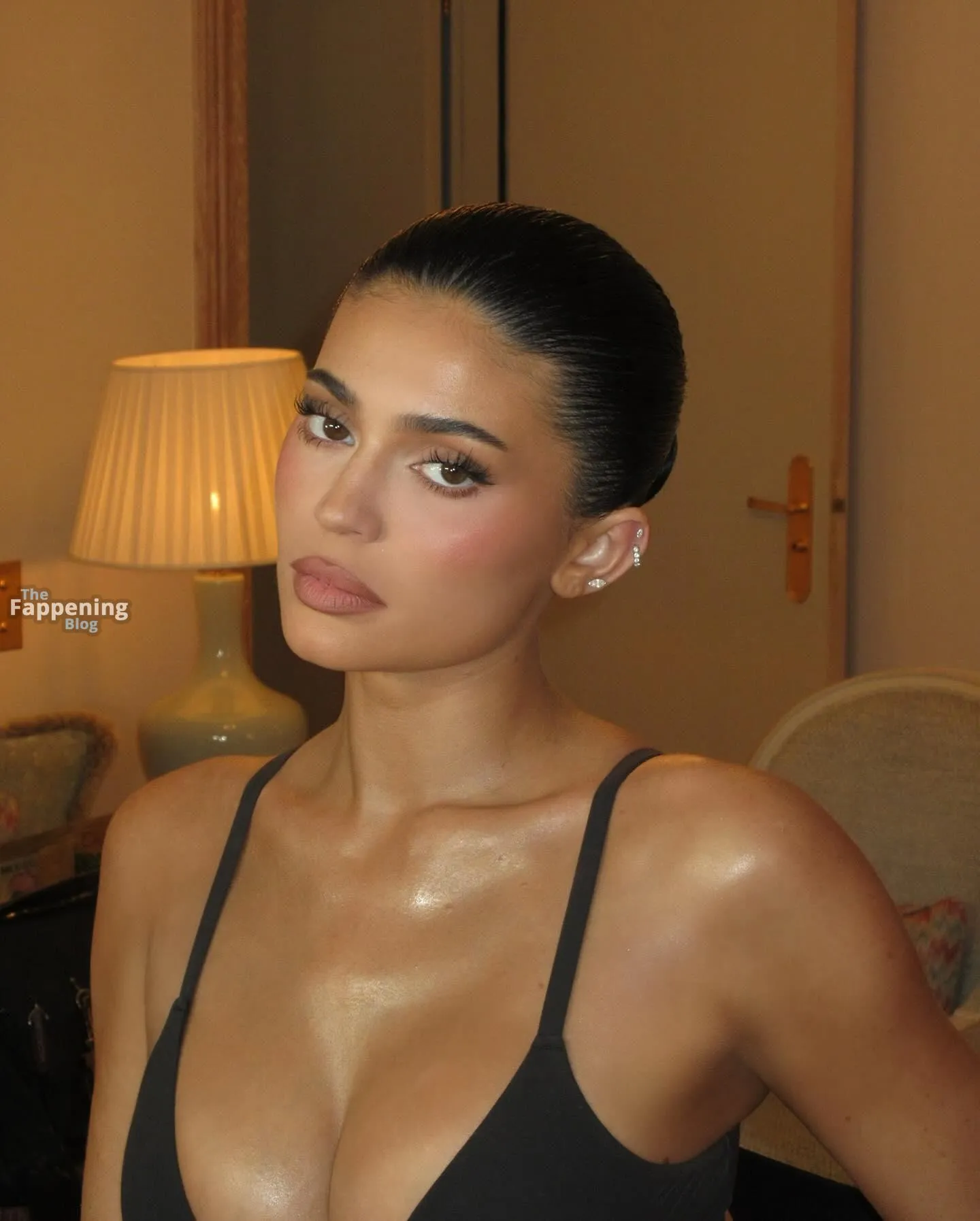 Kylie Jenner Shows Off Her Sexy Tits in a Black Bra (8 Photos)