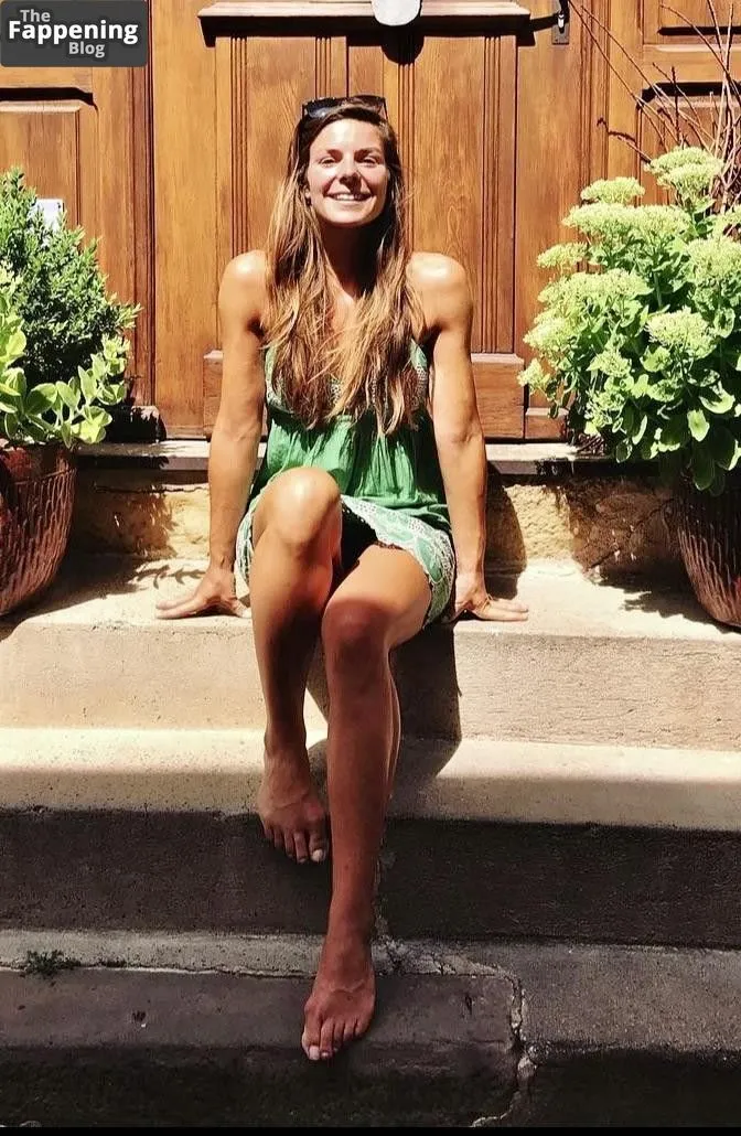 Amelie Stiefvatter Sexy (9 Photos)