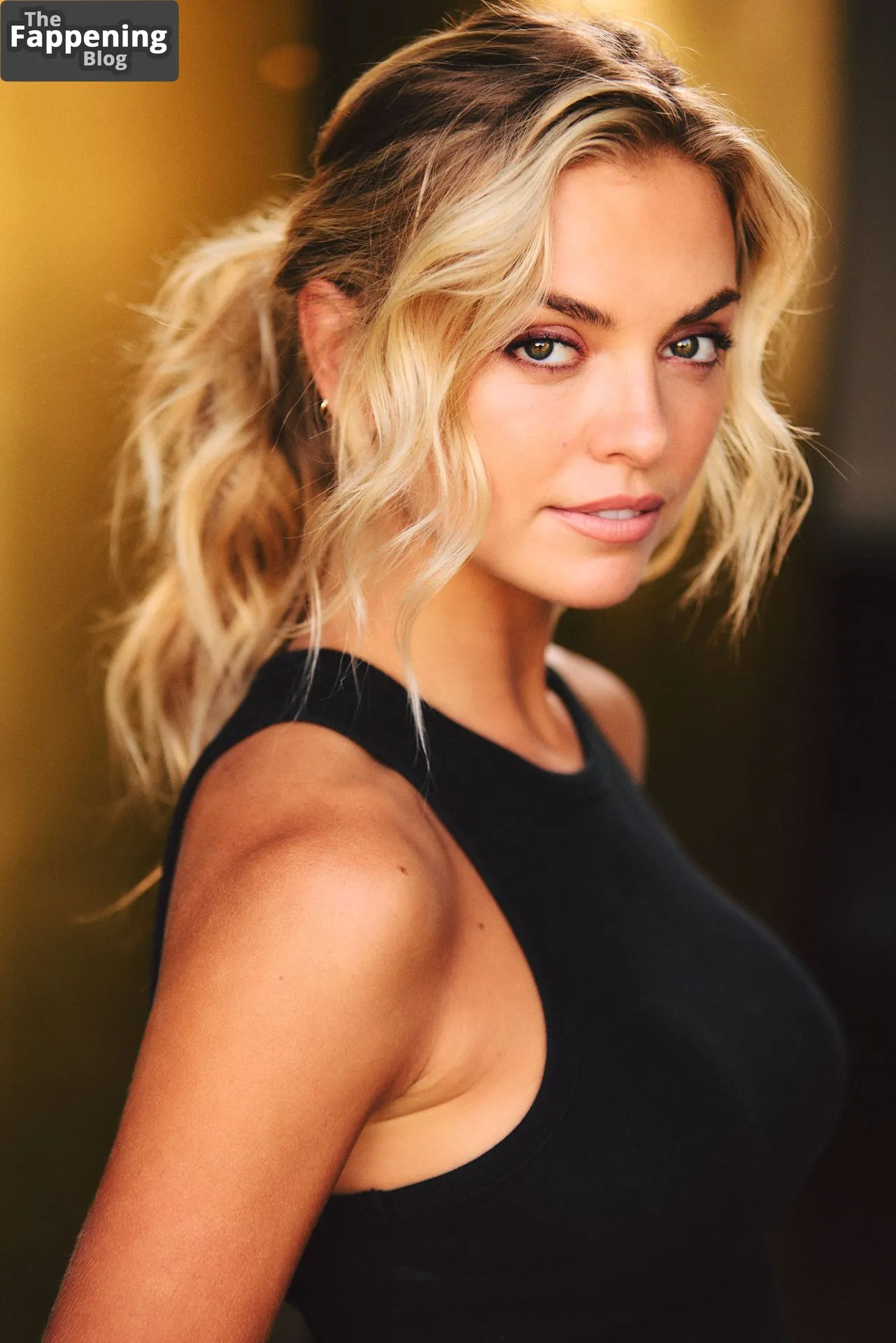 Brook Sill Sexy (8 Photos)