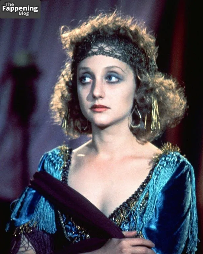 Carol Kane Nude & Sexy Collection (20 Photos)