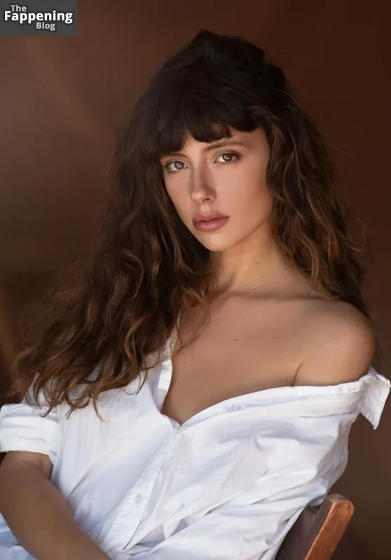 Celeste Dalla Porta Sexy & Topless (8 Photos)