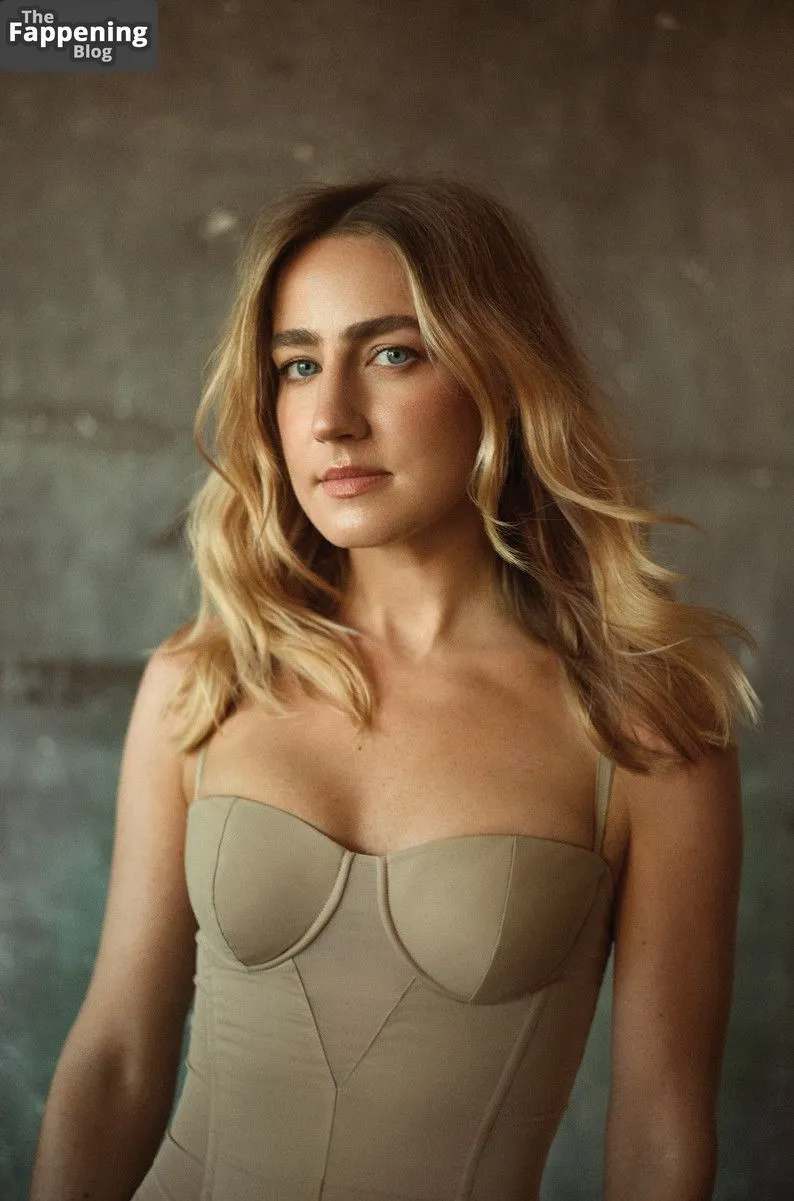 Ingrid Andress Sexy (7 Photos)