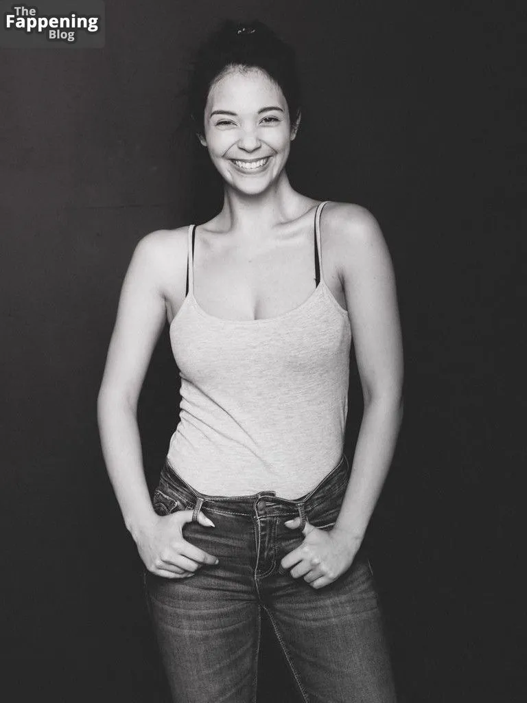 Meryl Marty Nude & Sexy Collection (14 Photos)