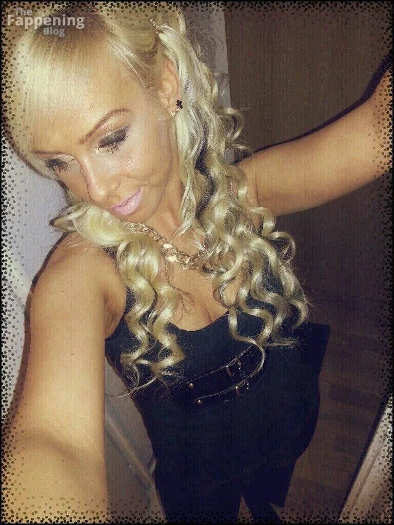 Peggy Moeller Sexy (9 Photos)