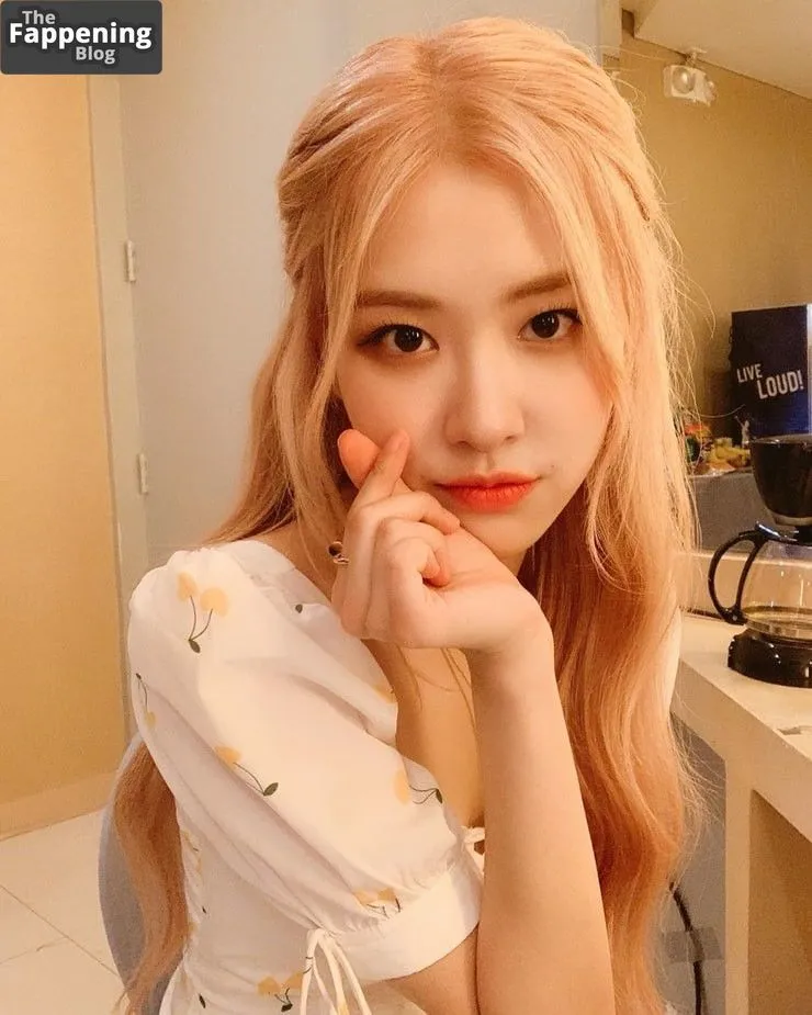 Rose Sexy (9 Photos)