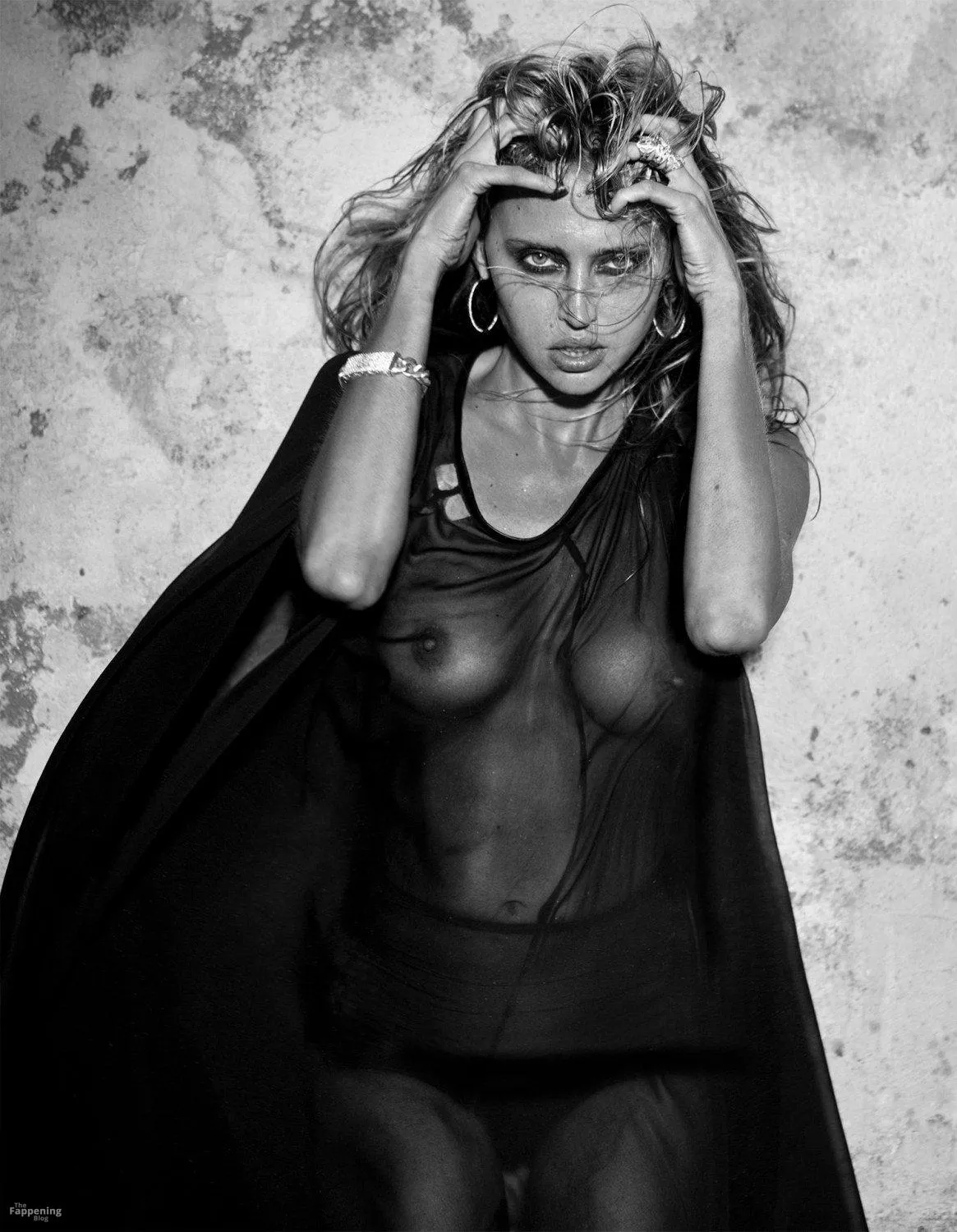 Estella Warren Nude (8 Photos)