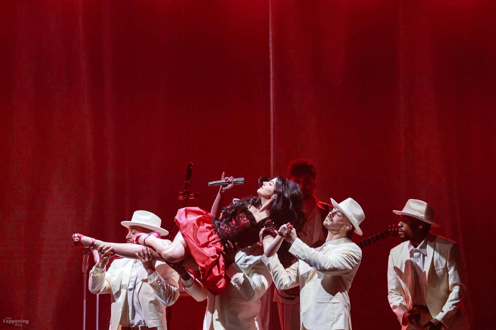 Jessie Murph Shows Off Her Sexy Legs at iHeartRadio 102.7 KIIS FM’s Jingle Ball 2025 (37 Photos)