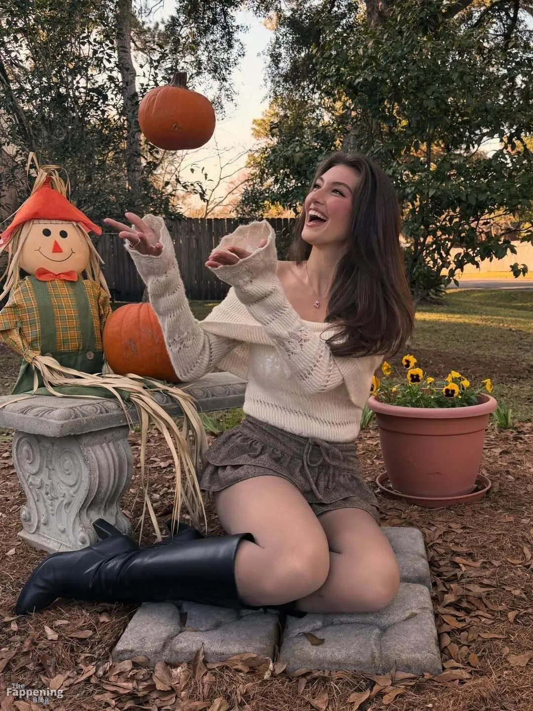 Rachel Pizzolato Shows Off Her Sexy Legs in a Mini Skirt (9 Photos)