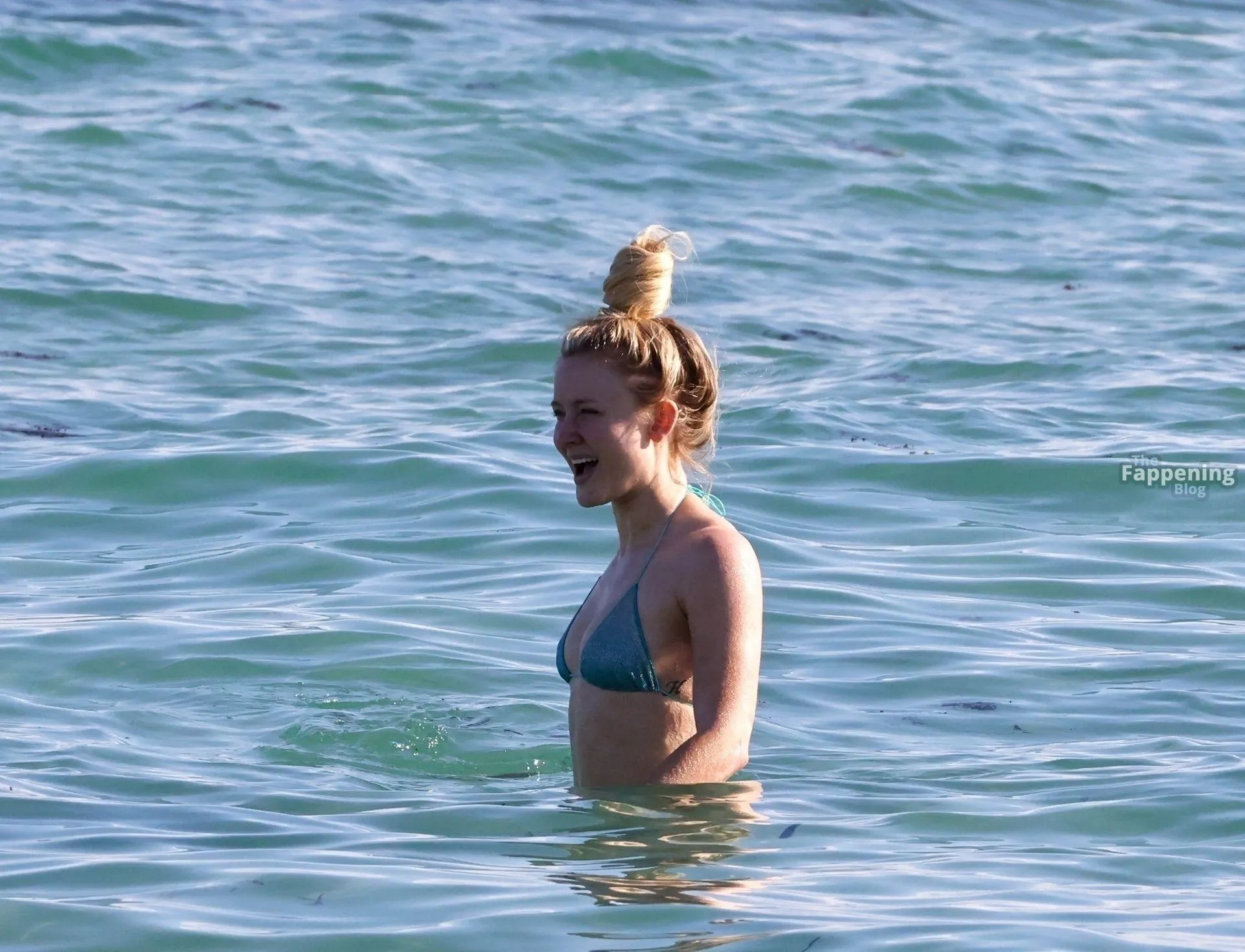 Zara Larsson Enjoys a Sunny Day on Miami Beach (81 Photos)