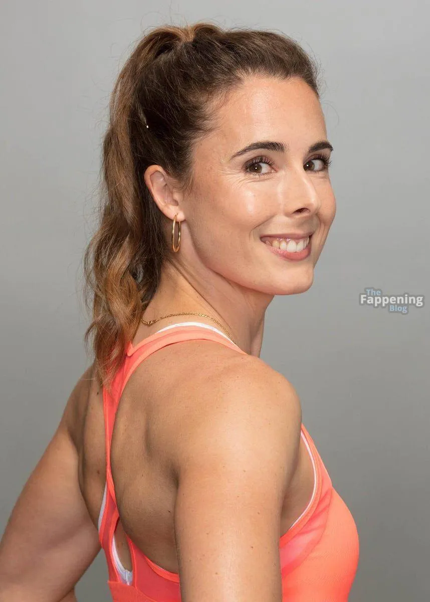 Alize Cornet Sexy (5 Photos)