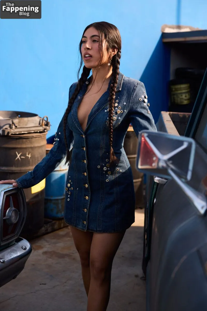 Aminah Nieves Sexy (7 Photos)