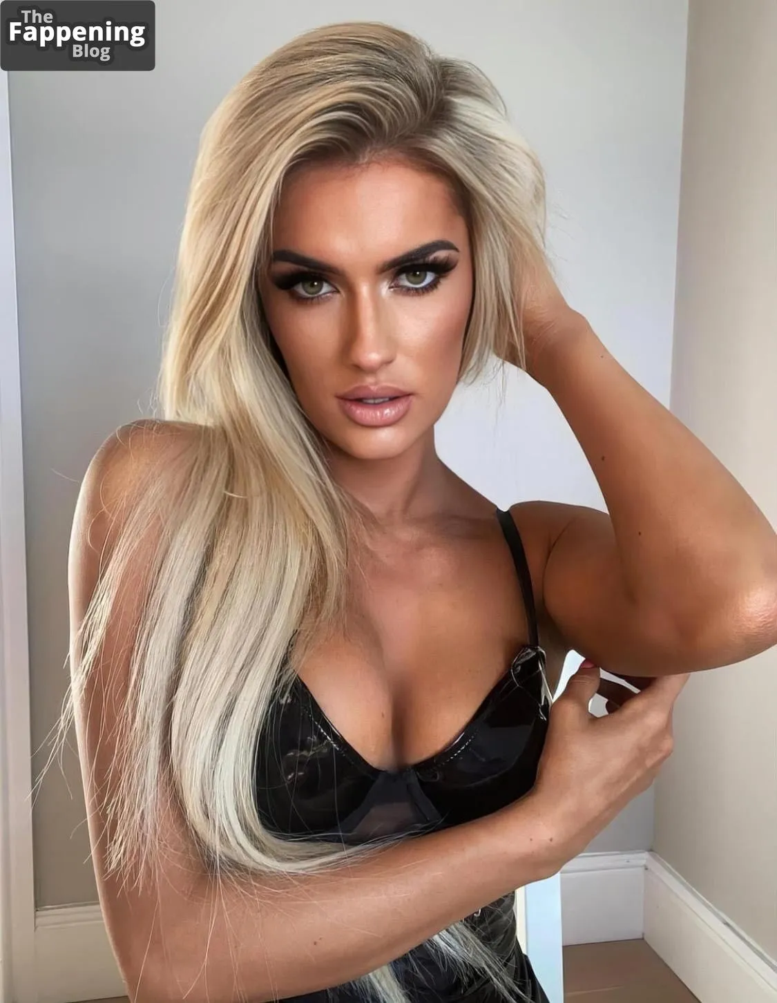 Blake Monroe Sexy (8 Photos)