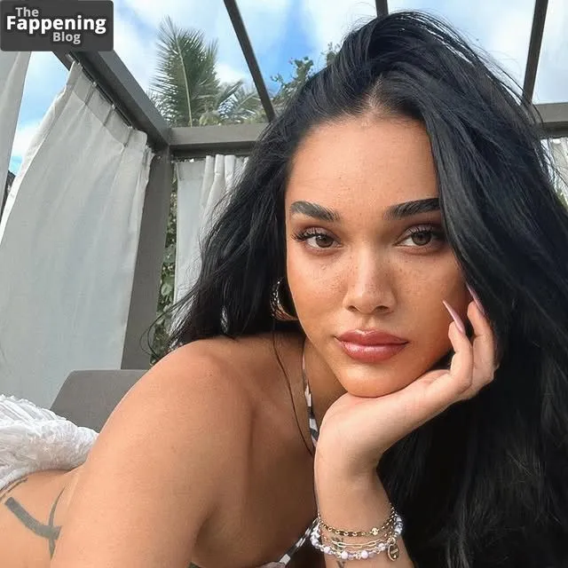 Cely Vazquez Sexy (10 Photos)