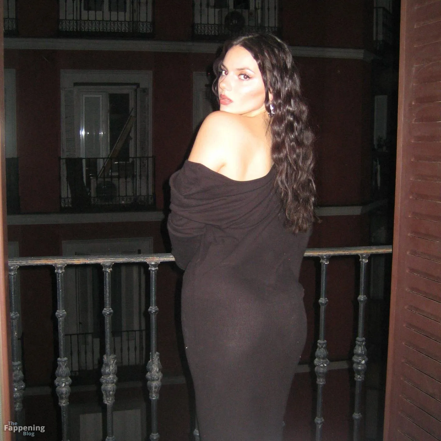 Dafne Keen Shows Off Her Sexy Body in a Tight Dress (6 Photos)