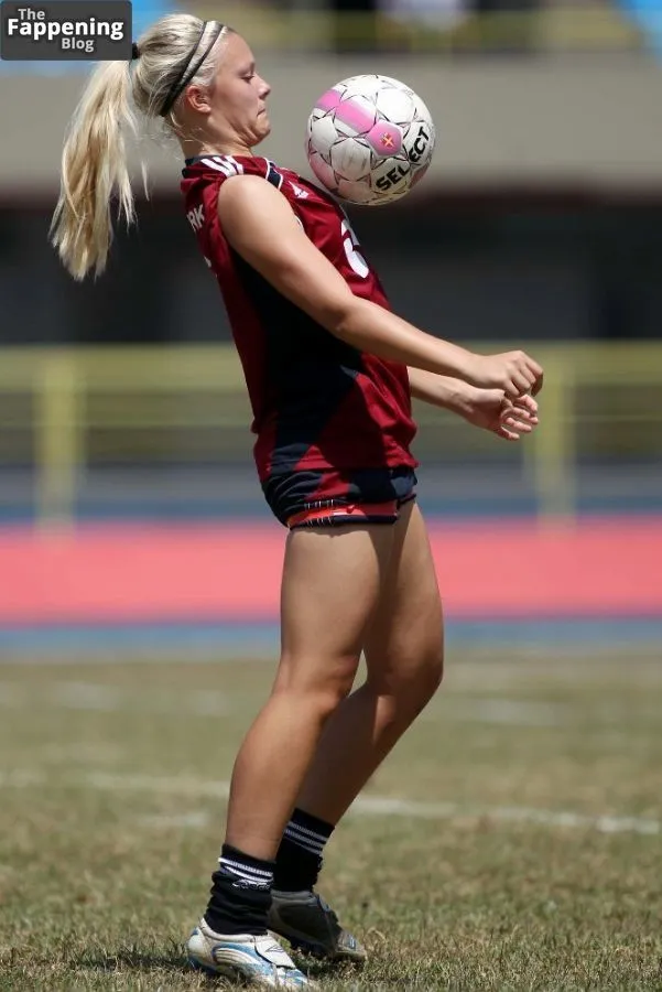 Pernille Harder Sexy (5 Photos)