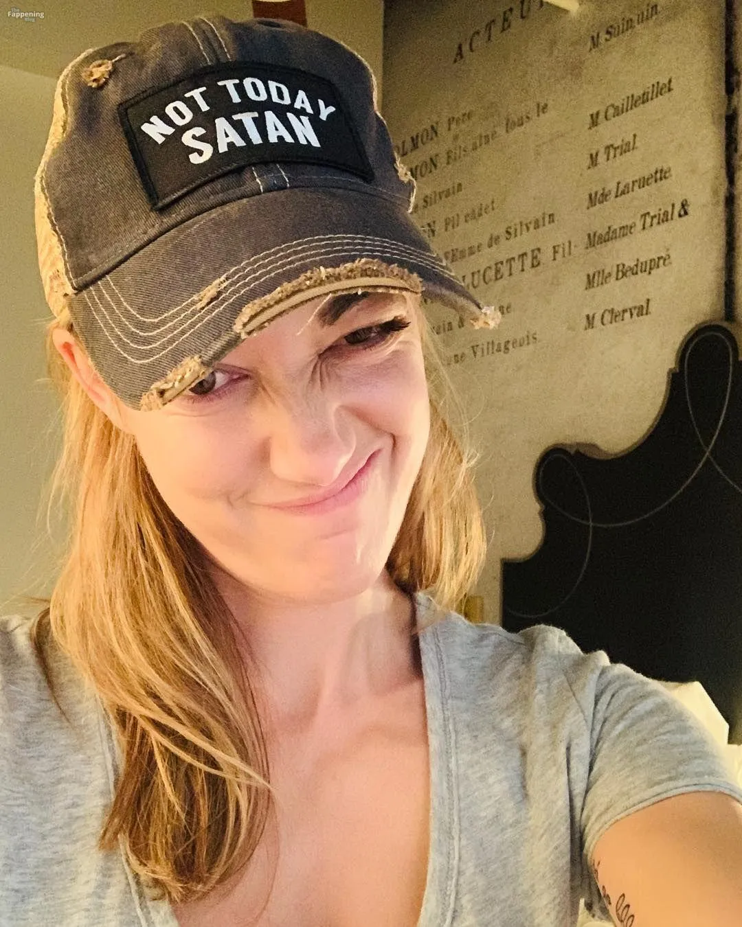 Zoie Palmer Sexy (5 Photos)