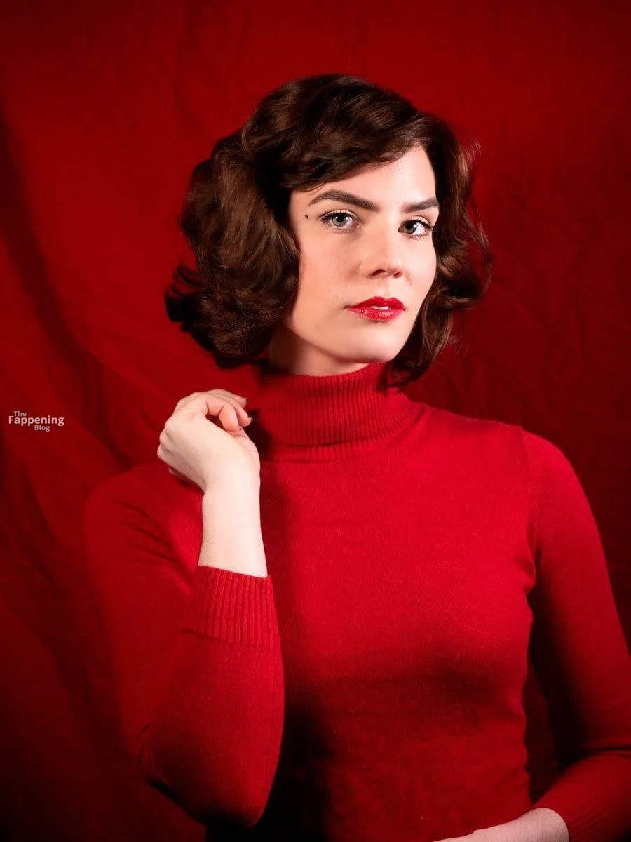 Maggie Mae Fish Sexy & Topless Collection (11 Photos)