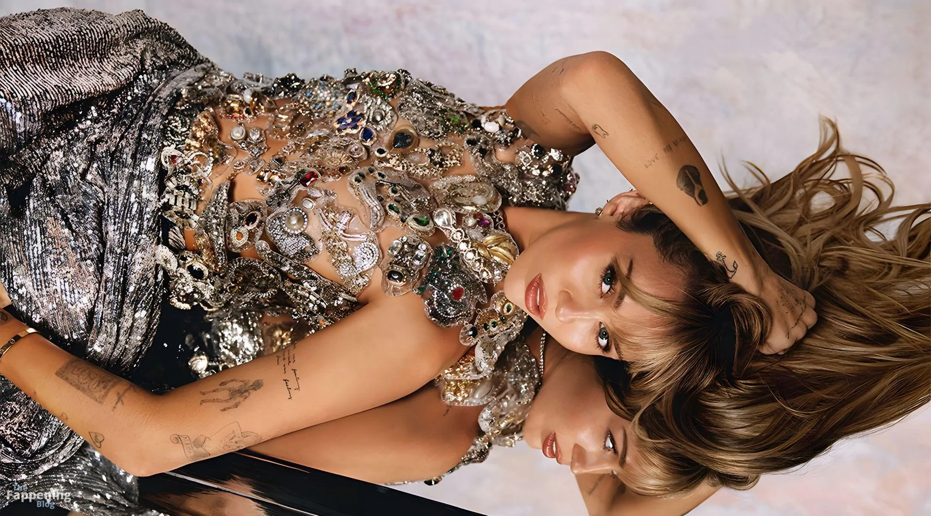 Miley Cyrus Sexy – Variety Magazine (6 Photos)