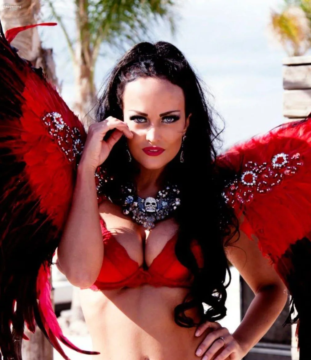 Anette Tonna Sexy (9 Photos)