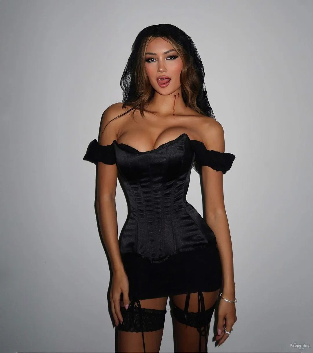 Audrey Thompson Sexy (19 Photos)