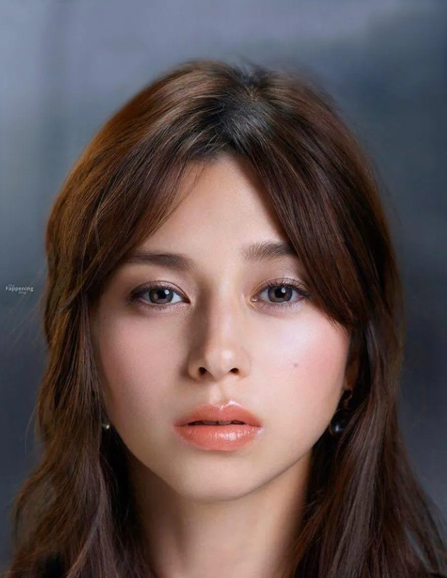 Ayami Nakajo Sexy (4 Photos)