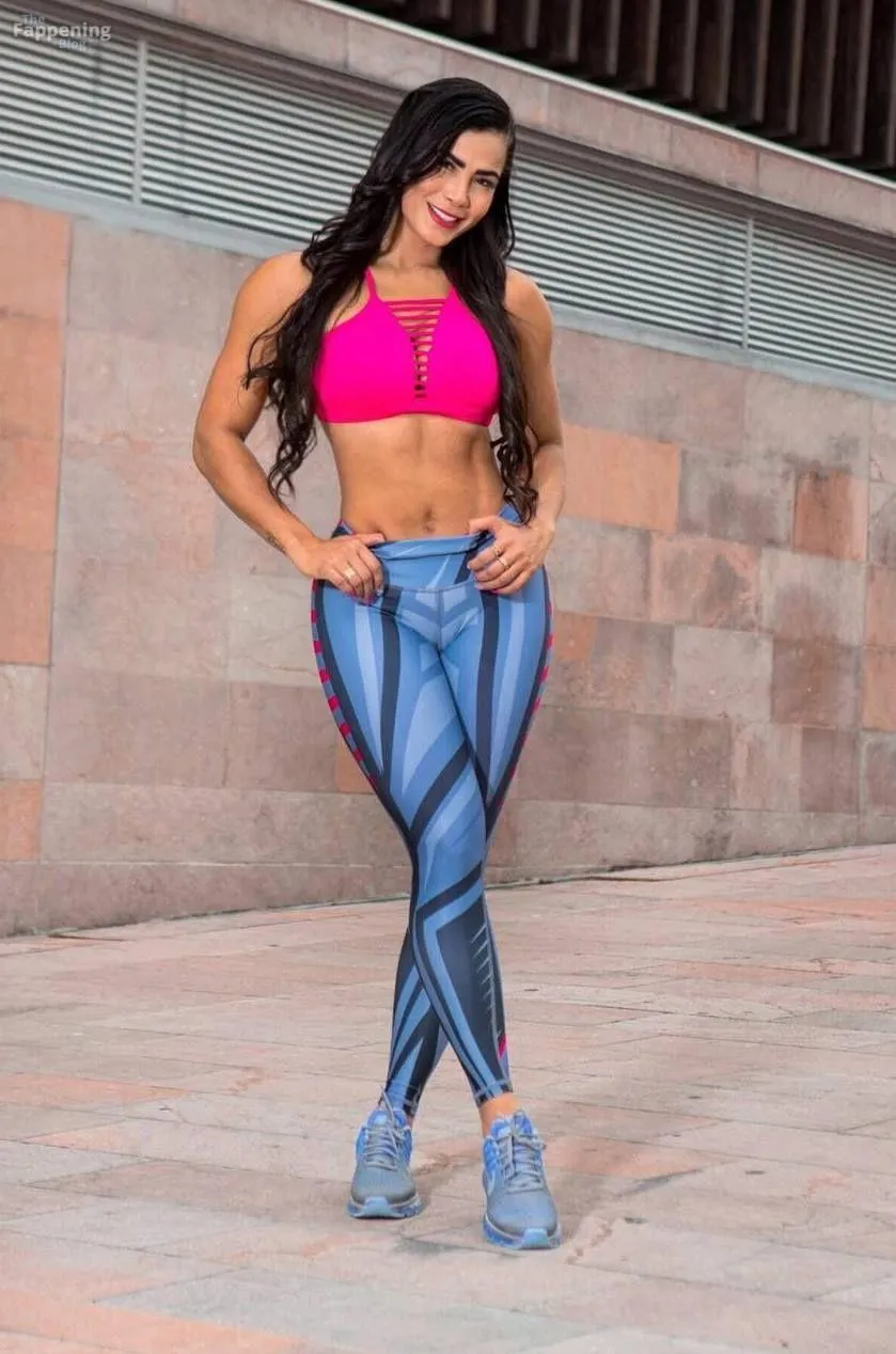 Conni Echeverria Sexy (5 Photos)