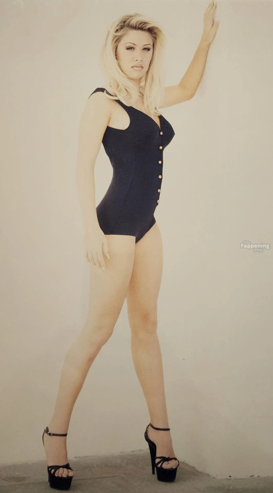 Cori Castille Nude & Sexy (4 Photos)