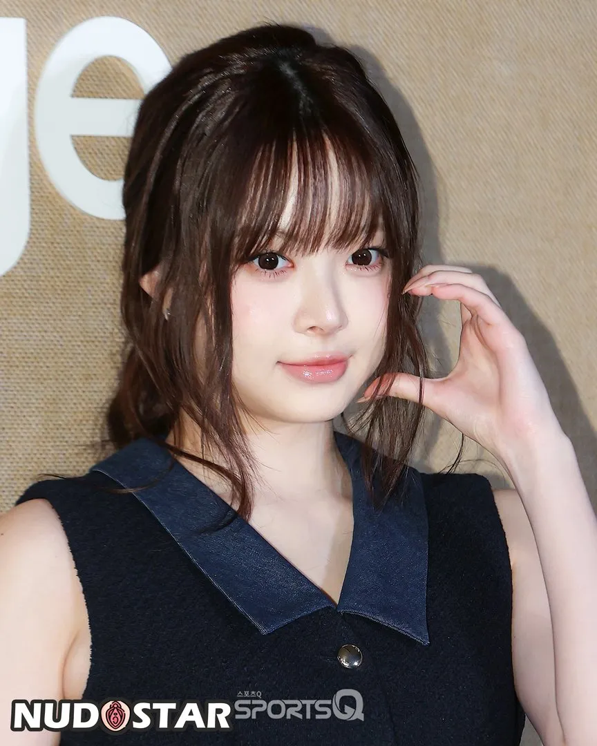 Hong Eunchae Instagram Leaks (17 Photos)