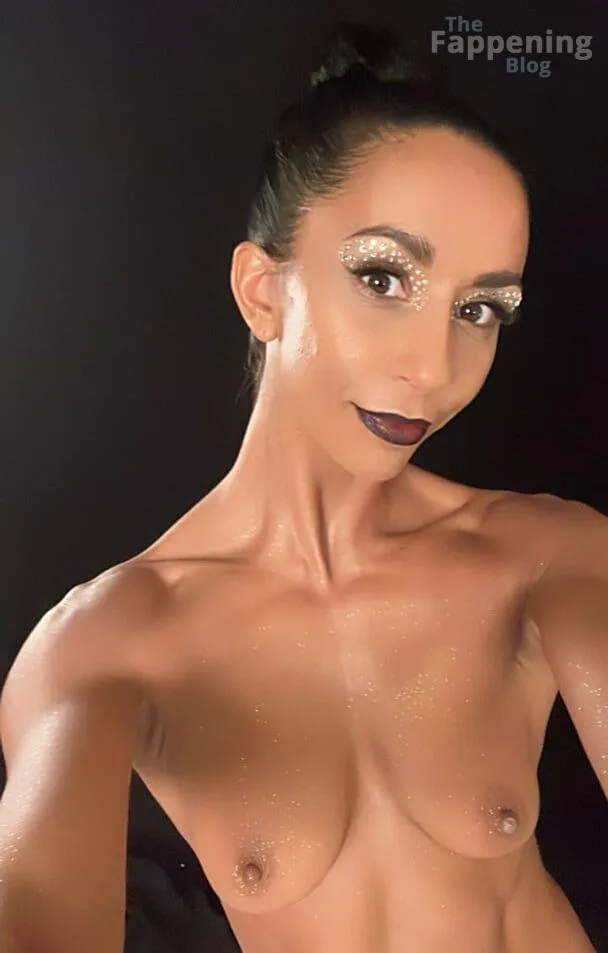 Laetitia Bouffard-Roupe Nude & Sexy Collection (12 Photos)