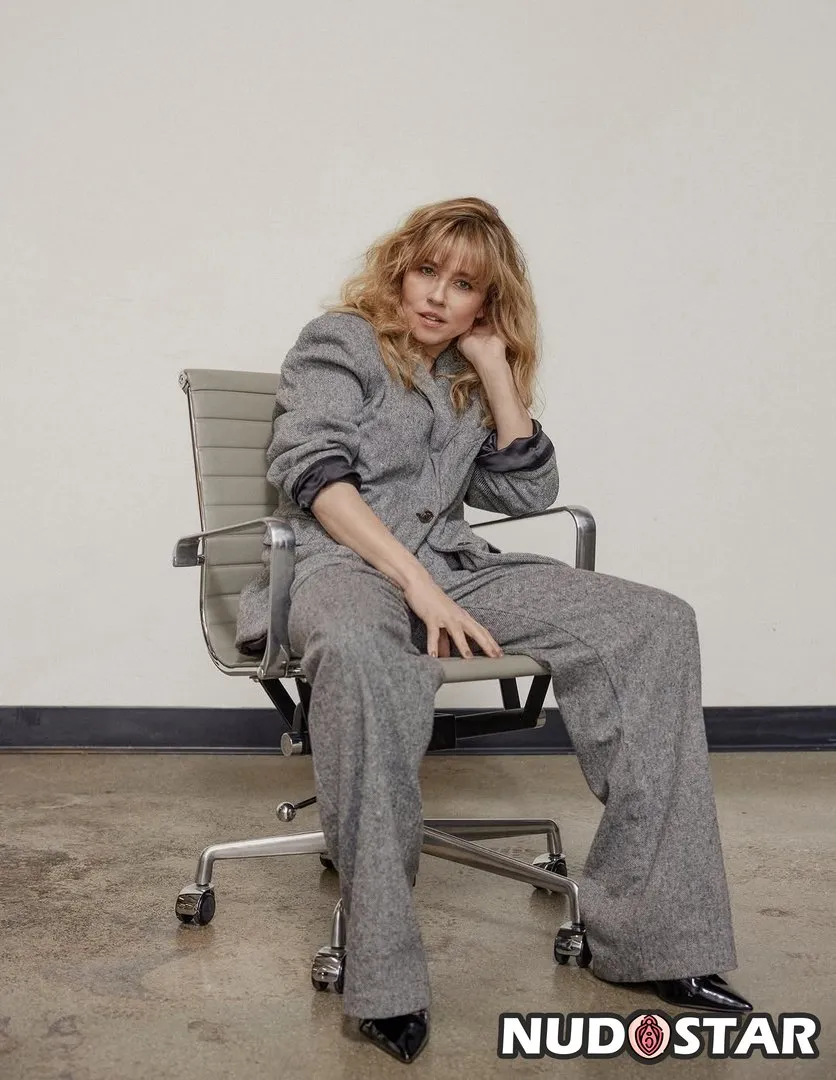 Linda Cardellini Instagram Leaks (16 Photos)