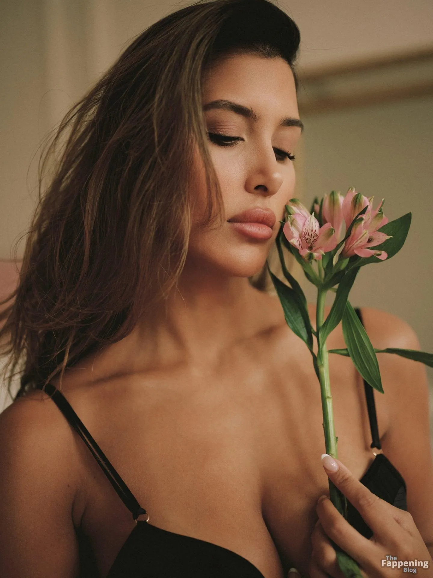 Tatiana Panakal Poses Naked in a New Shoot (16 Photos)