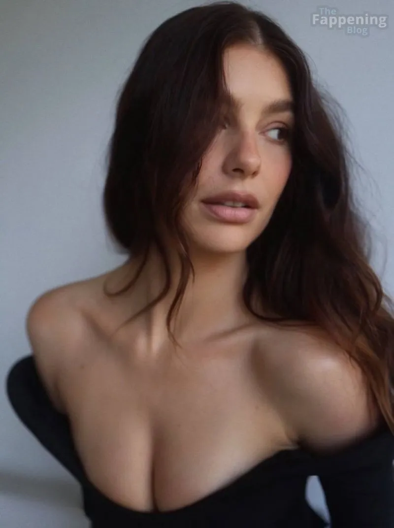 Camila Morrone Hot (1 Photo)