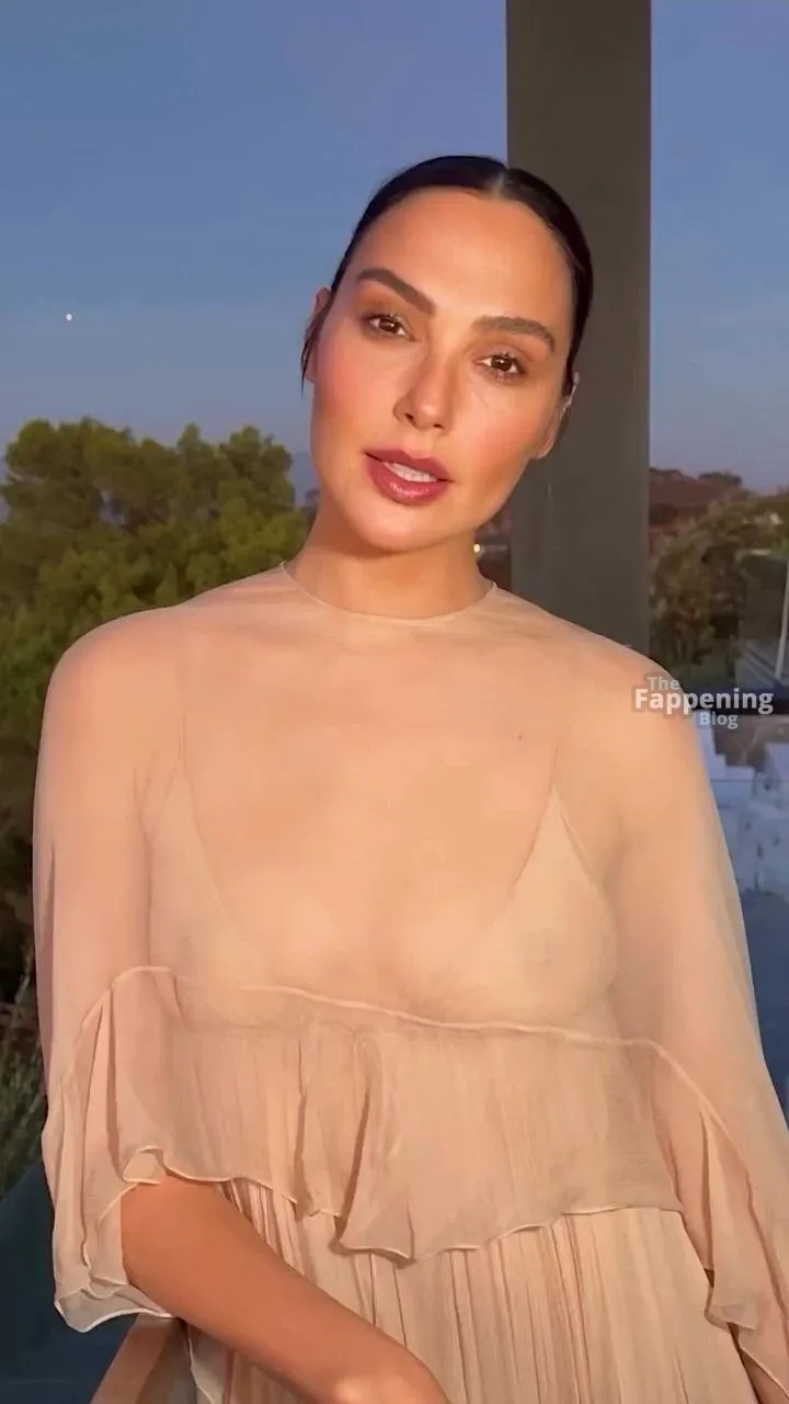 Gal Gadot Nude & Sexy Collection (27 Photos)