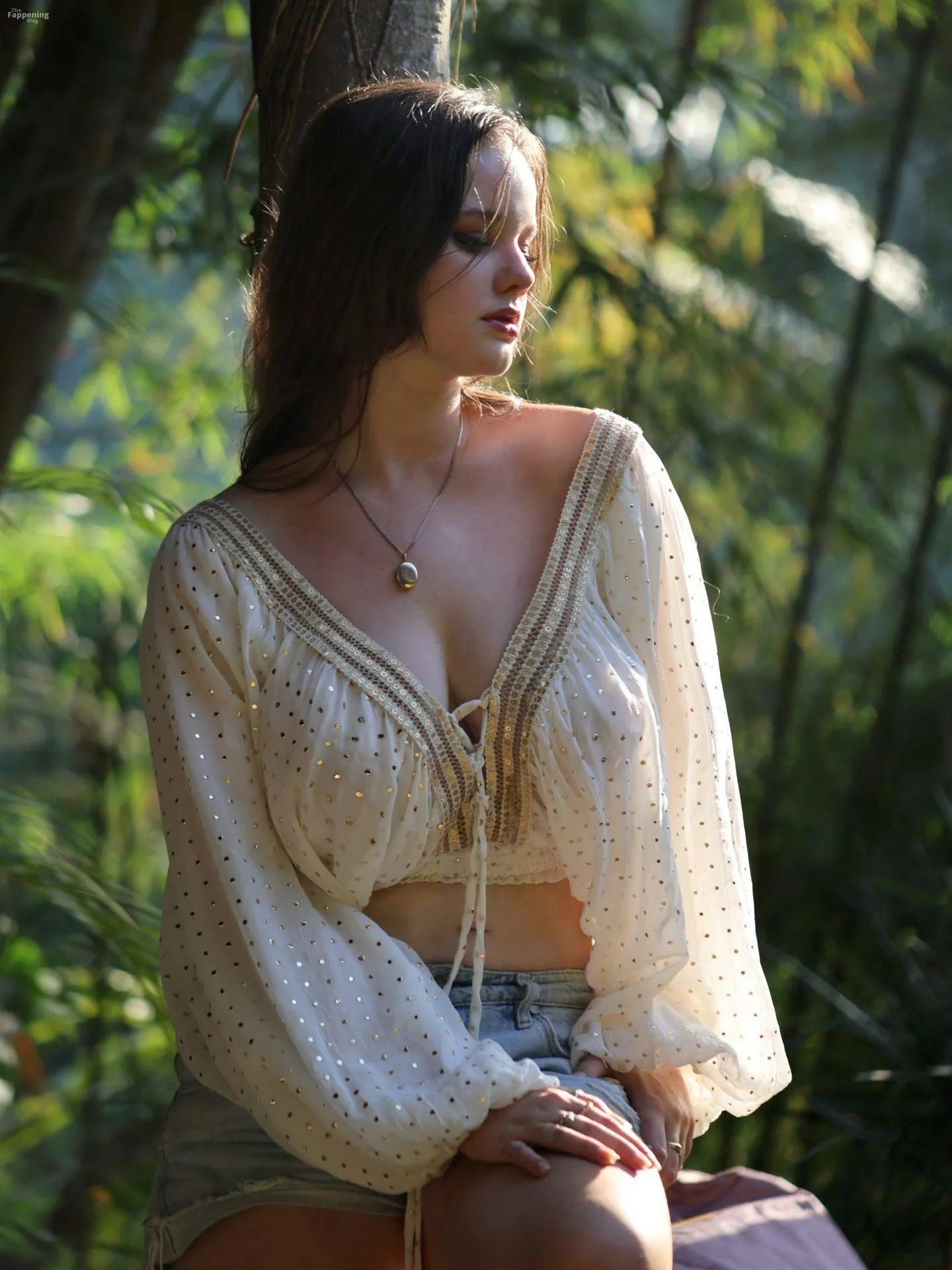 Isabella Ardley Shows Off Her Sexy Boobs in a New Shoot (13 Photos)