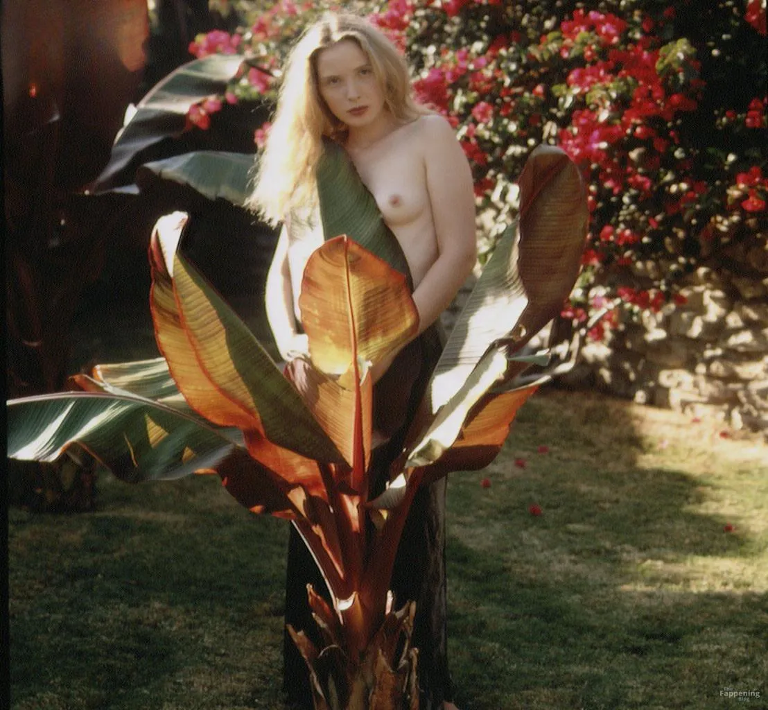 Julie Delpy Nude & Sexy Collection (20 Photos)