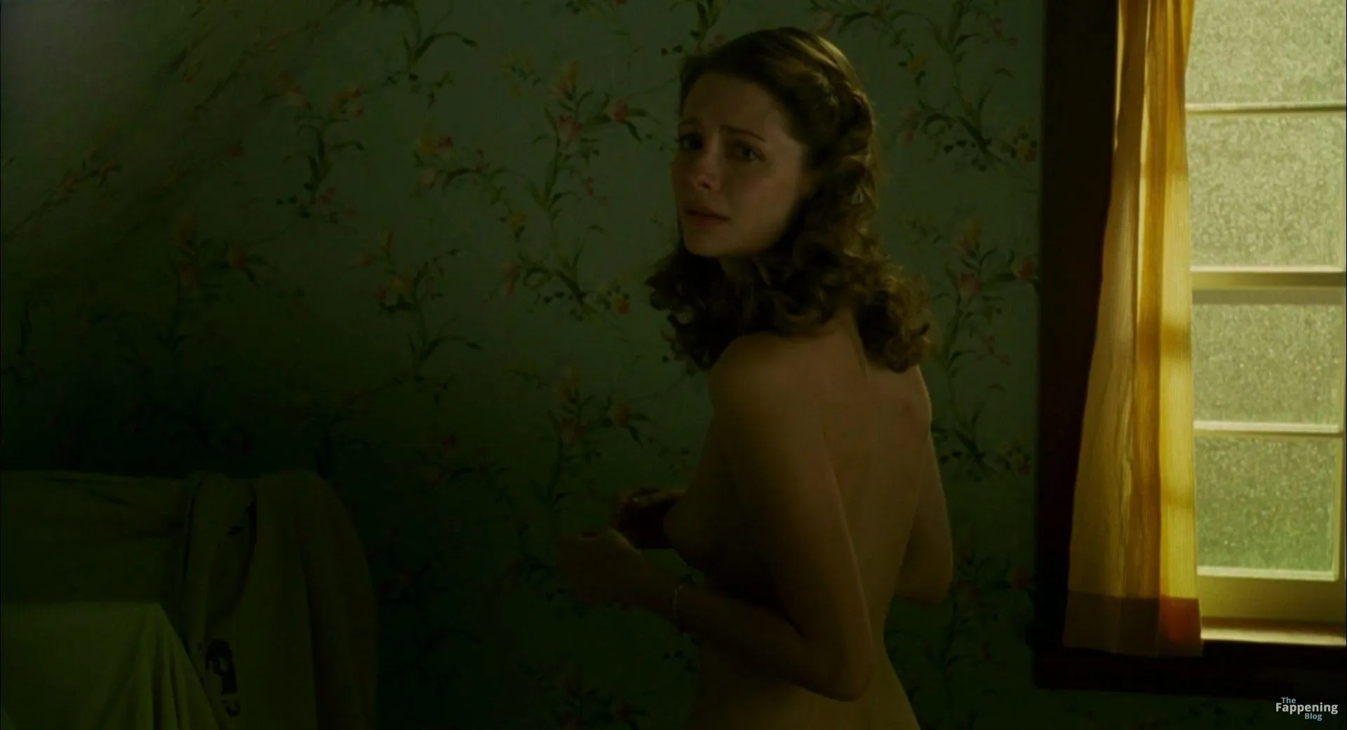 Mischa Barton Nude & Hot (16 Pics)