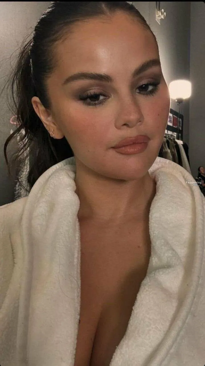 Selena Gomez Hot Collection (27 Photos)
