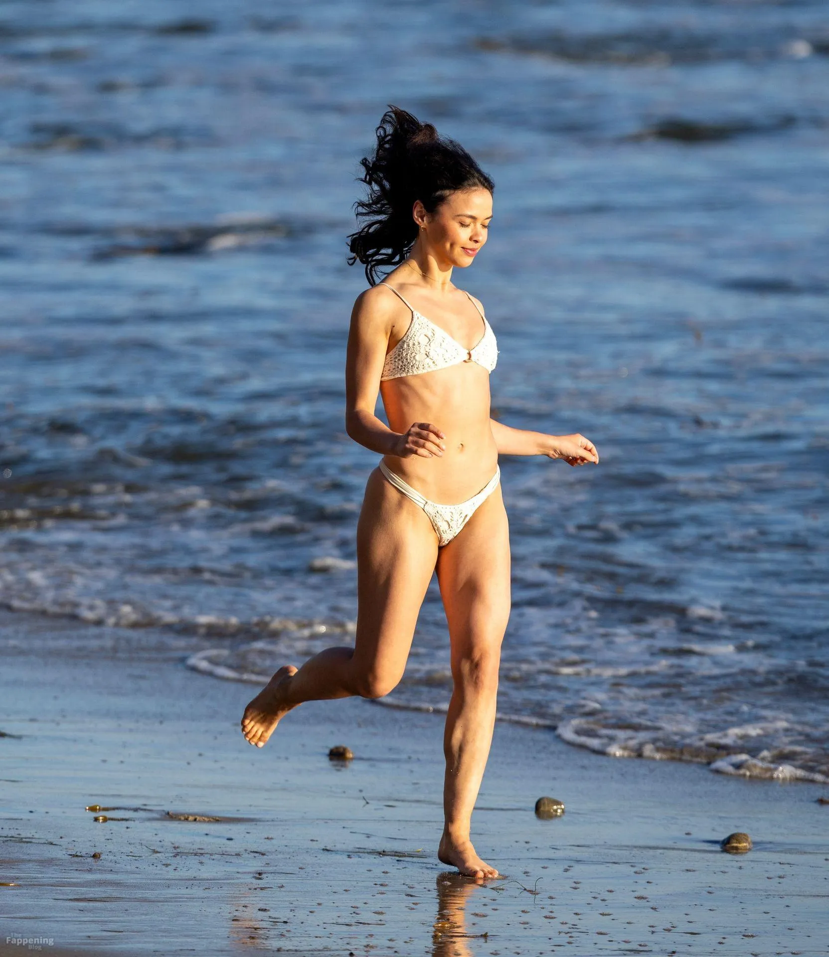 Vanessa Bauer Sizzles in a Bikini as She Enjoys Sunset Beach Picnic in Malibu (11 Photos)