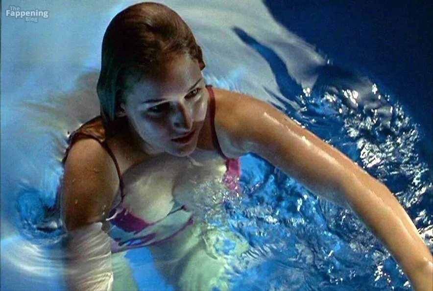 Leelee Sobieski Nude & Sexy Collection (11 Photos)