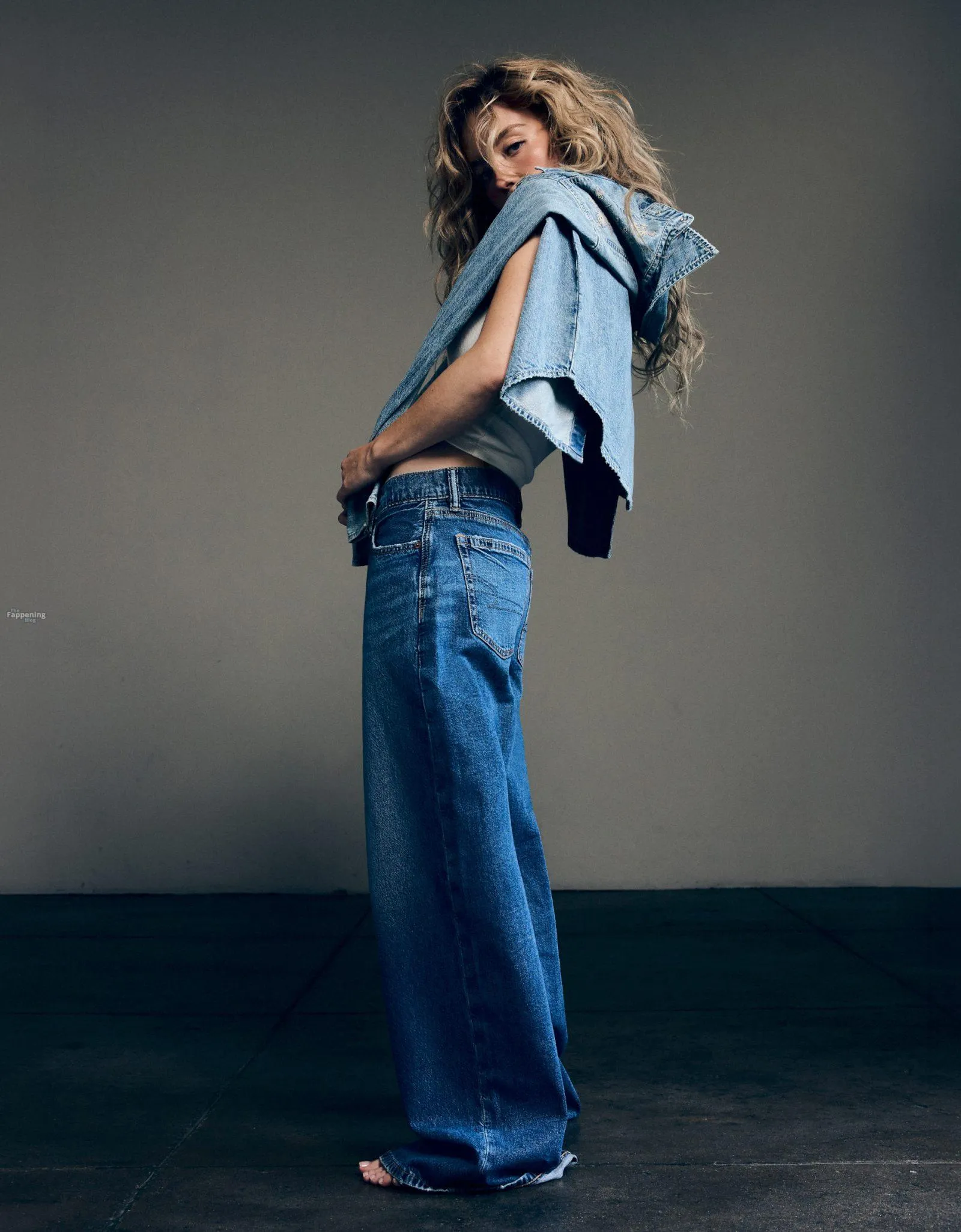 Sydney Sweeney Poses in a New American Eagle Shoot (11 Photos)