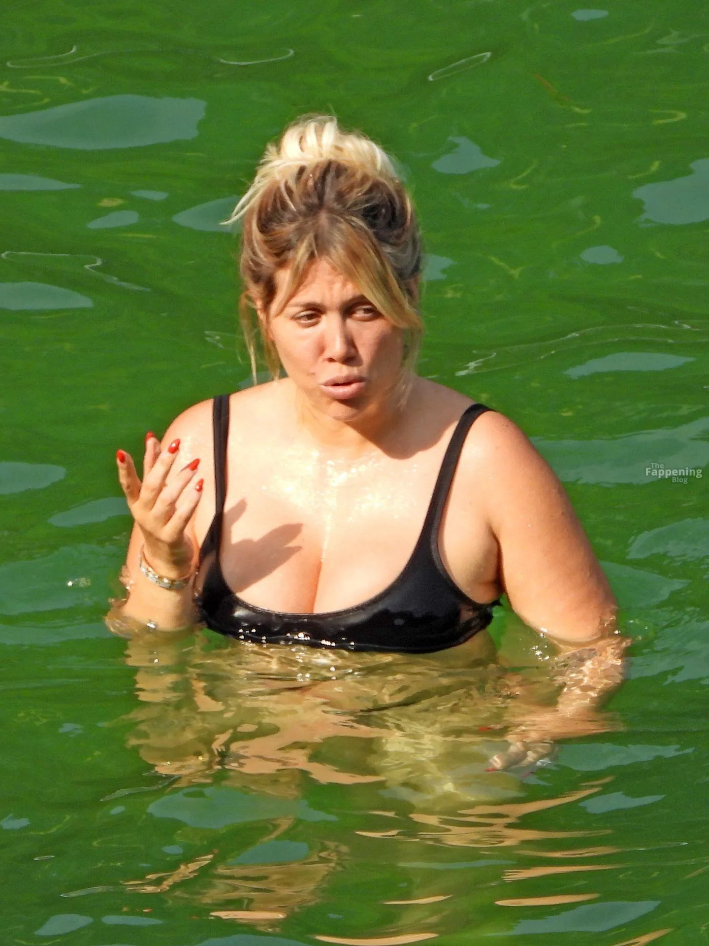 Wanda Nara Enjoys a Beach Day in Portofino (95 Photos)