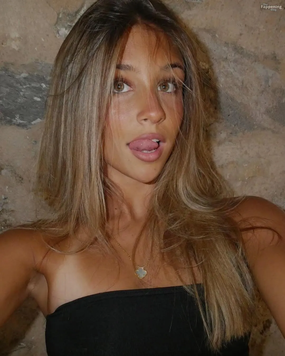 Josefine Scholl Sexy (8 Photos)