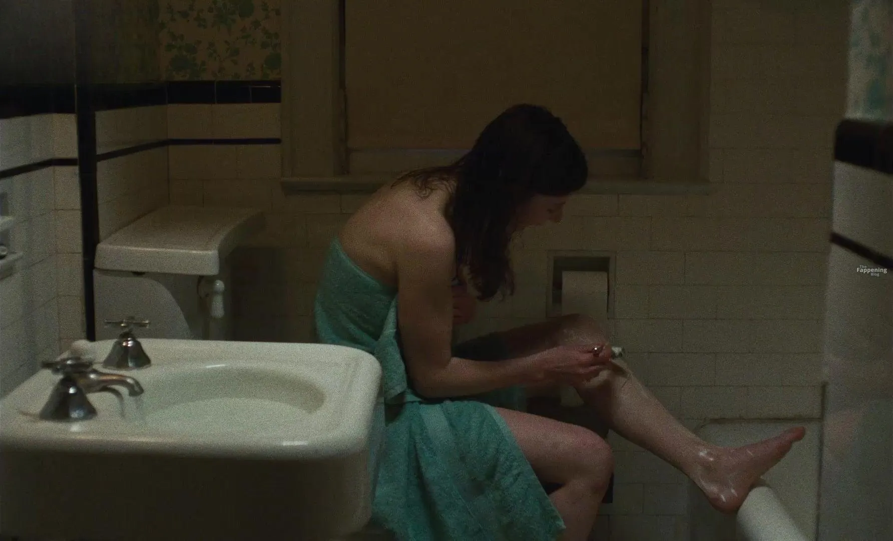 Thomasin McKenzie Nude & Sexy Collection (35 Photos)